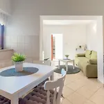 Mediterranean House By The 公寓 *